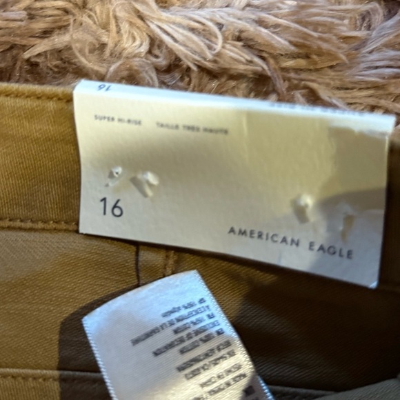 American Eagle Outfitters Women's Brown Cargo Shorts - Picture 4 of 5